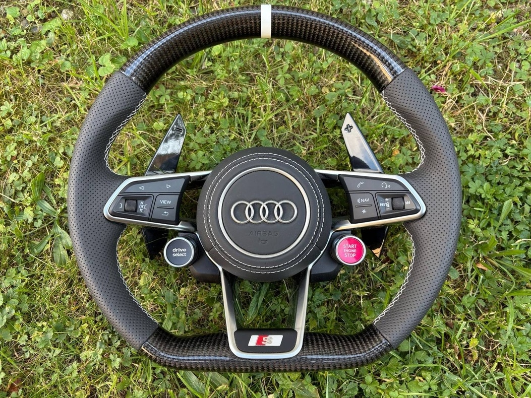 AUDI R8 VOLANT SPORTOVY - START/STOP - DRIVE SELECT