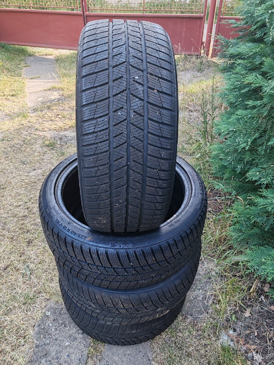 Zimní gumy 225/40/18 barum