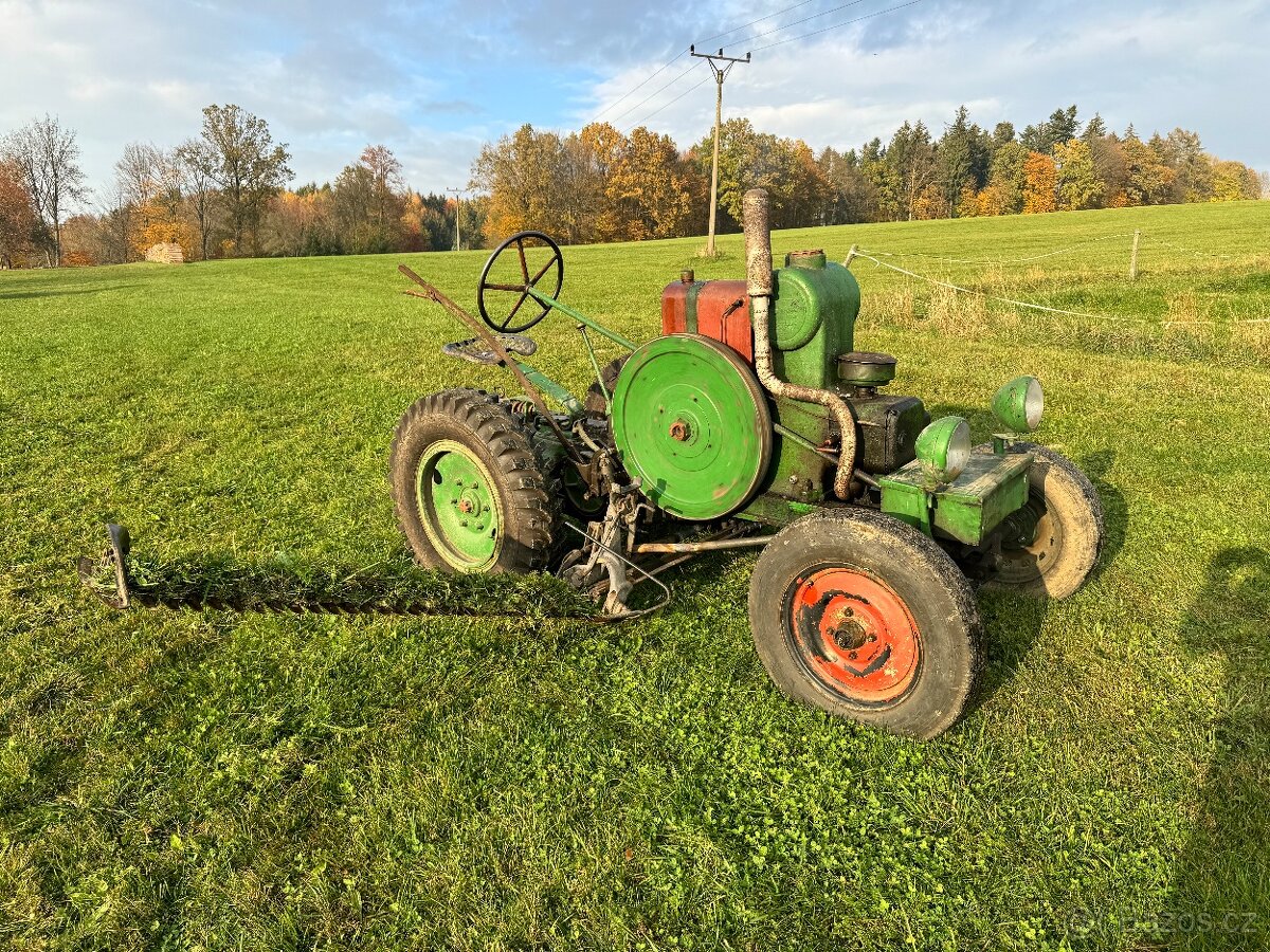 traktor svoboda dk 12 s bocni kosou