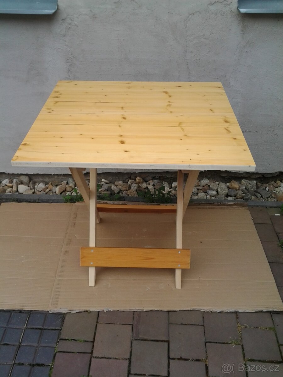 Prodám skládací stůl ze dřeva, 75x78,5cm