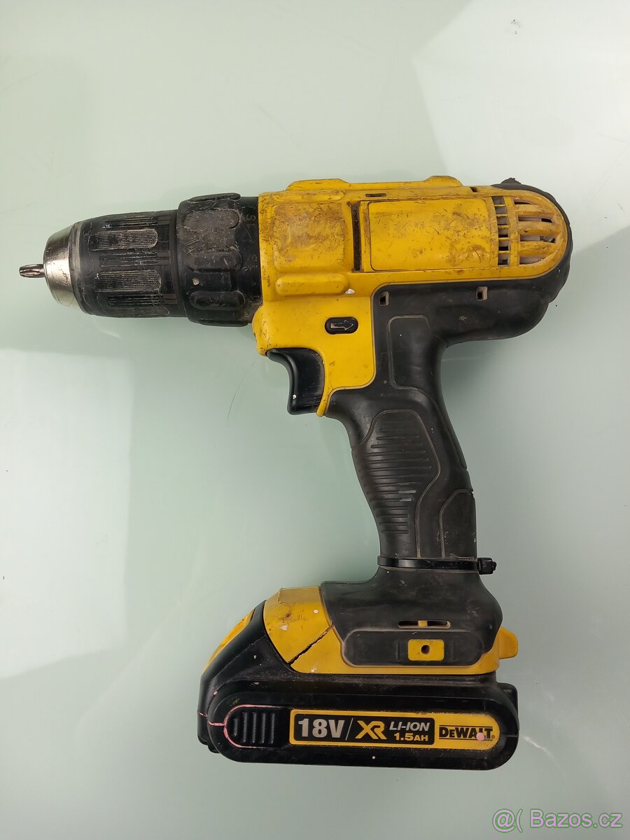 DEWALT DCD771 AKU ŠROUBOVÁK + BATERIE
