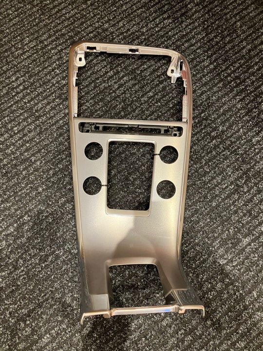 Original Stříbrný STŘEDOVÝ PANEL/KRYT Volvo XC60) nabídněte
