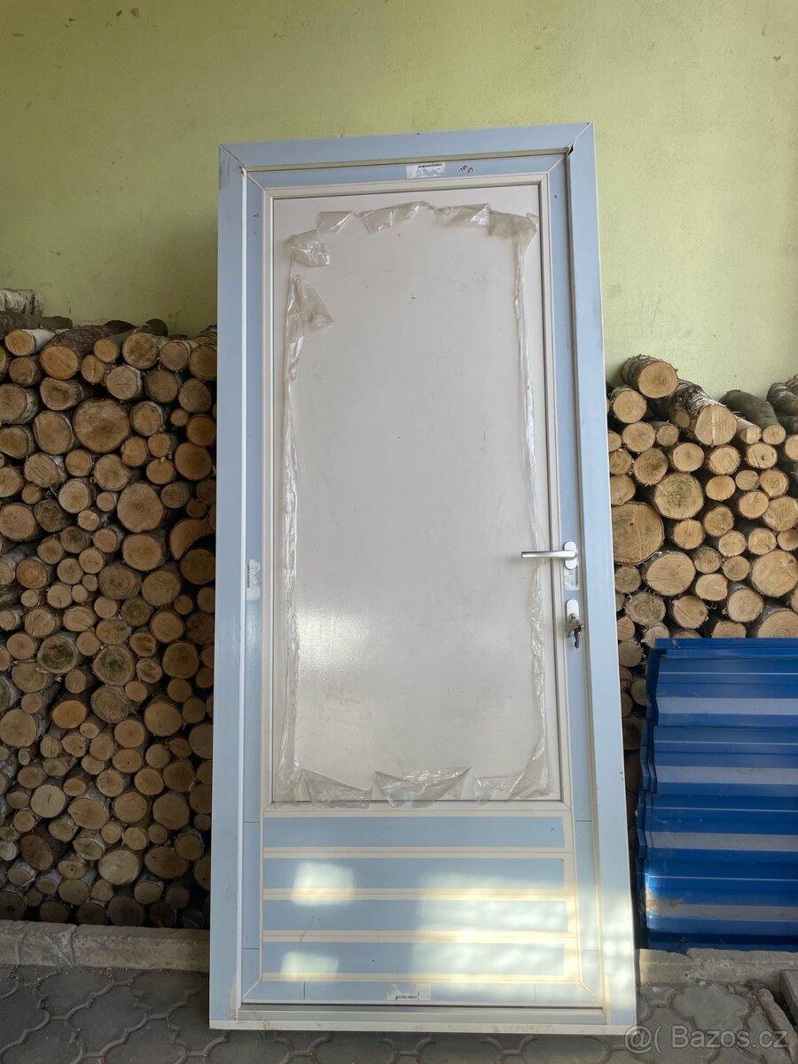 Nové plastové dveře a okna Rehau / Dafe-plast