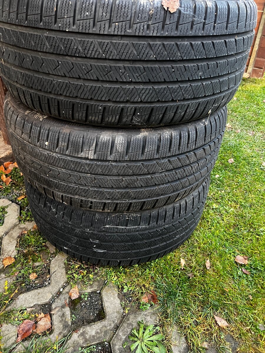 235/40 R19 96Y