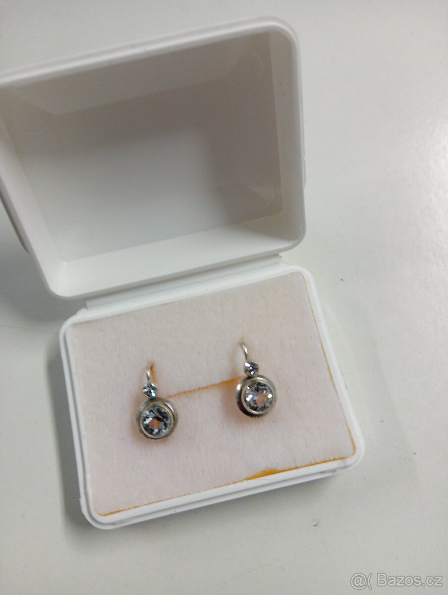 NÁUŠNICE-SNEHULÁCI