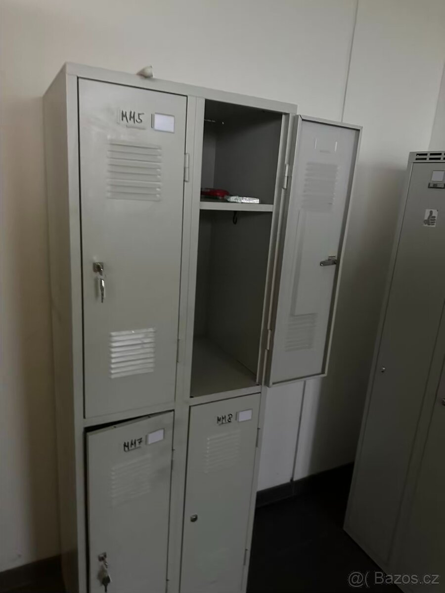 Plechové šatní skříňky