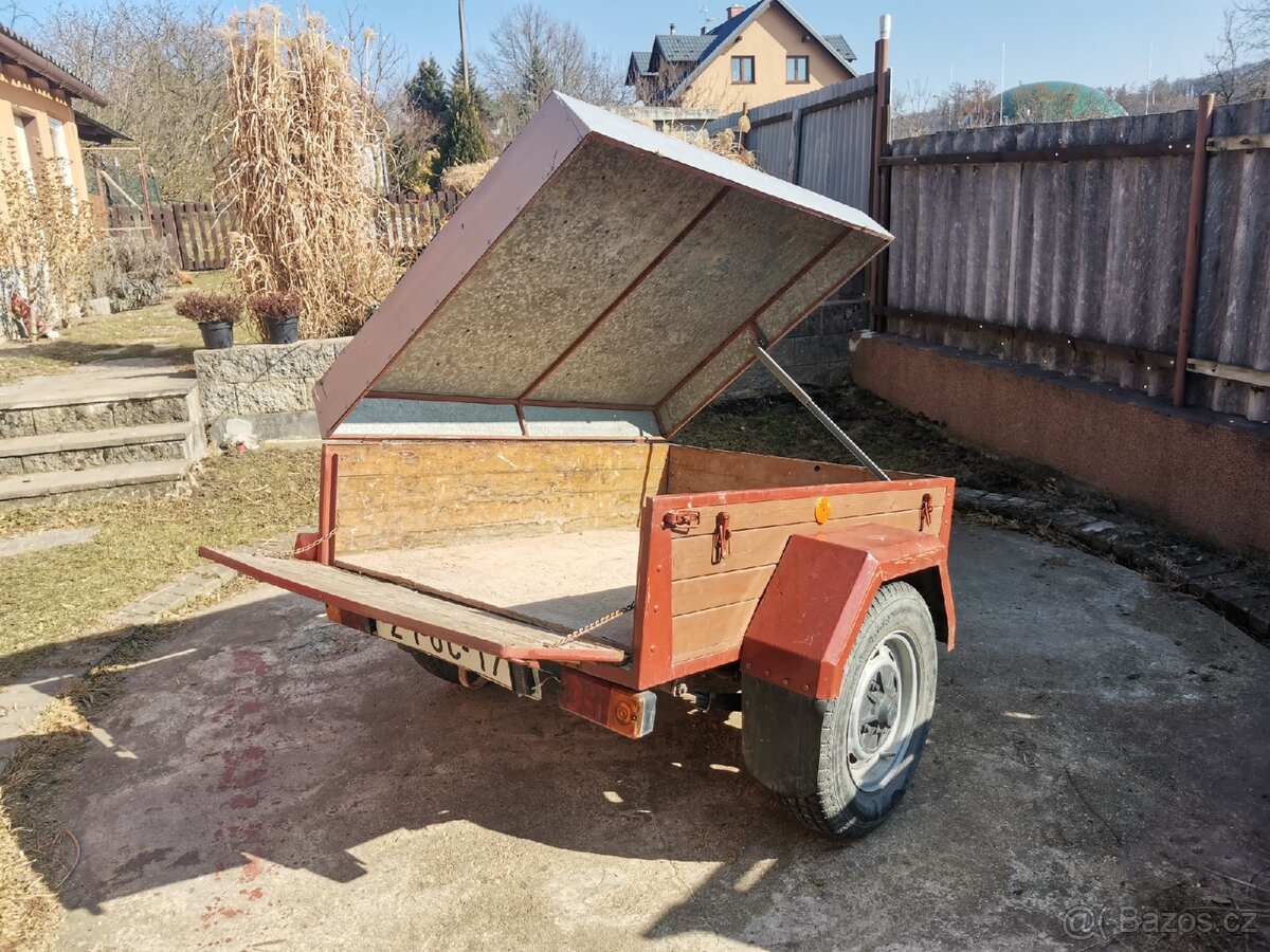 Přívěsný vozík za auto