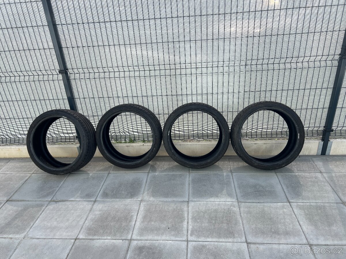 Prodám jeté pneu 235/35 R19