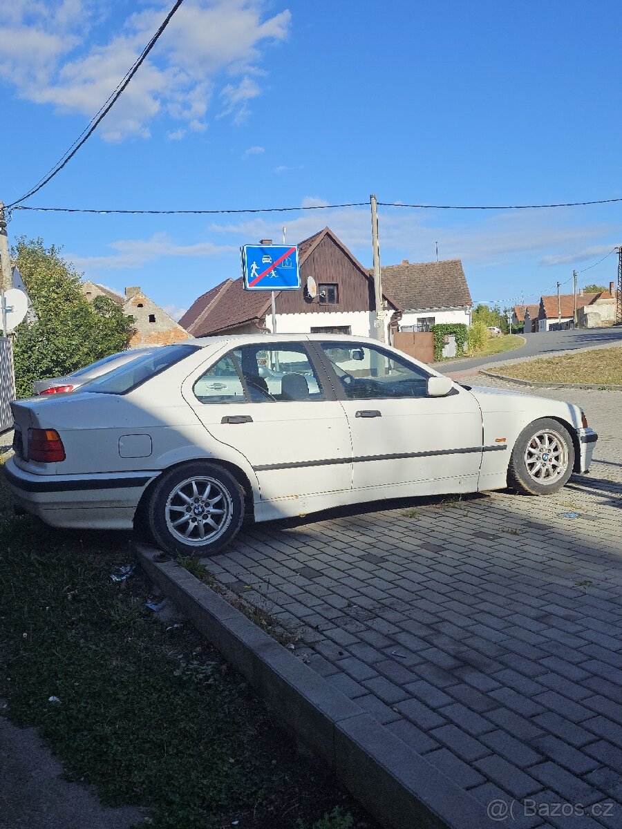 Díly bmw e36 16i sedan