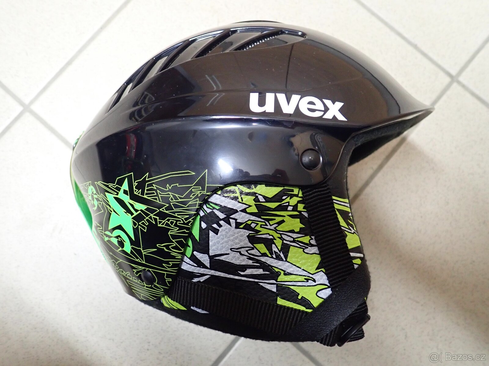 dětská lyžařská helma Uvex SLEVNĚNO
