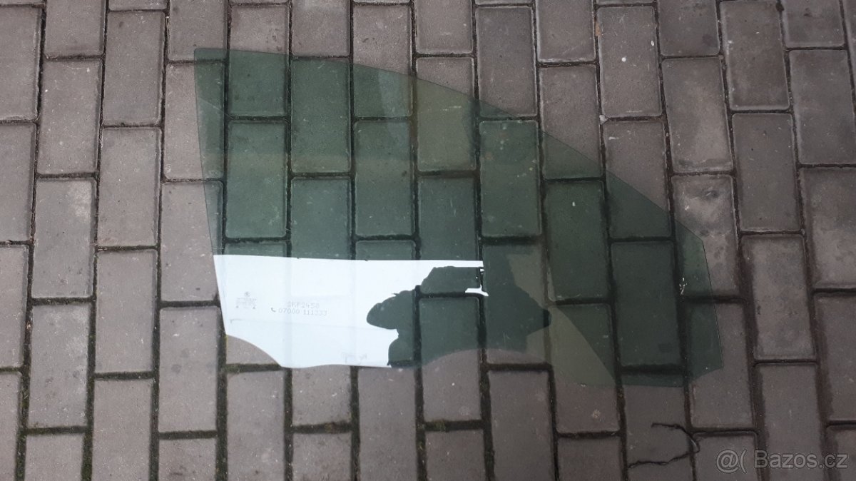 sklo pravé přední dveře škoda fabia 1