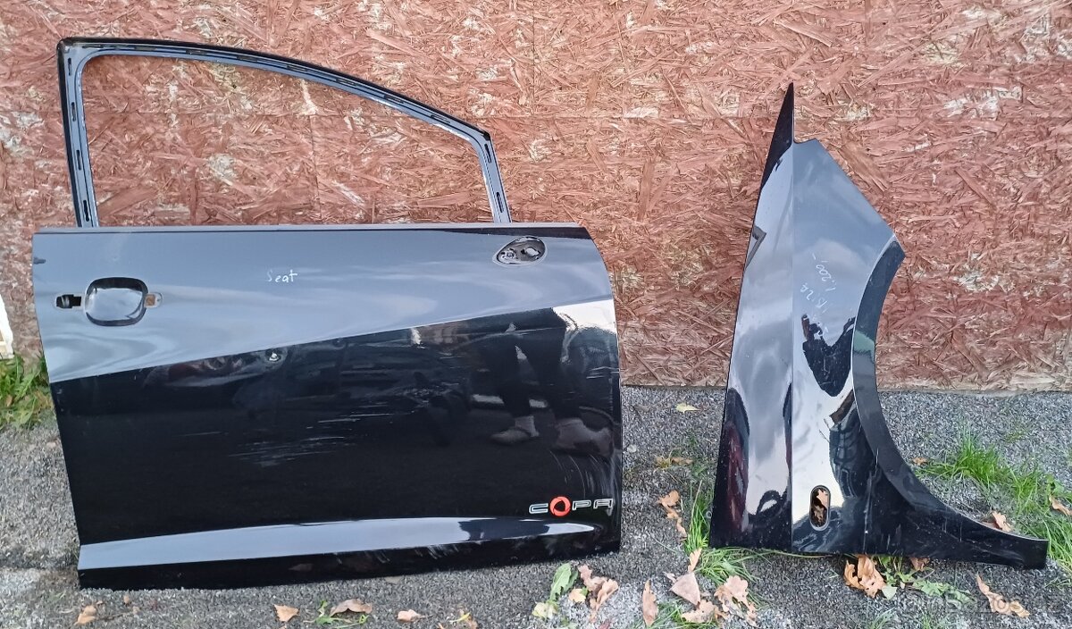 Dveře SEAT Ibiza pravé přední a pravý blatník