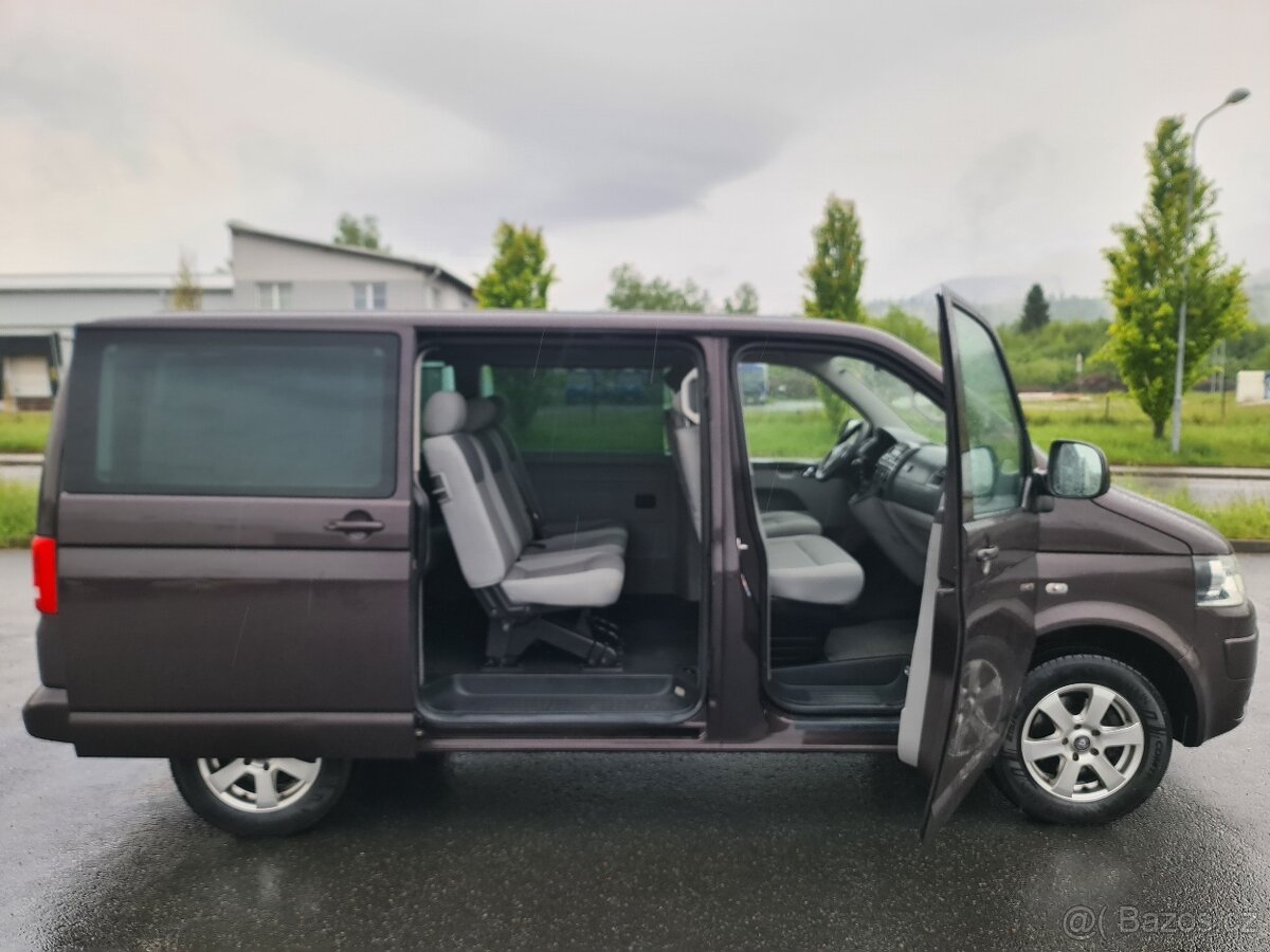VW CARAVELLE T5 2.0 TDi 103-KW KLIMA 9-MÍST SERVISK 218TKM