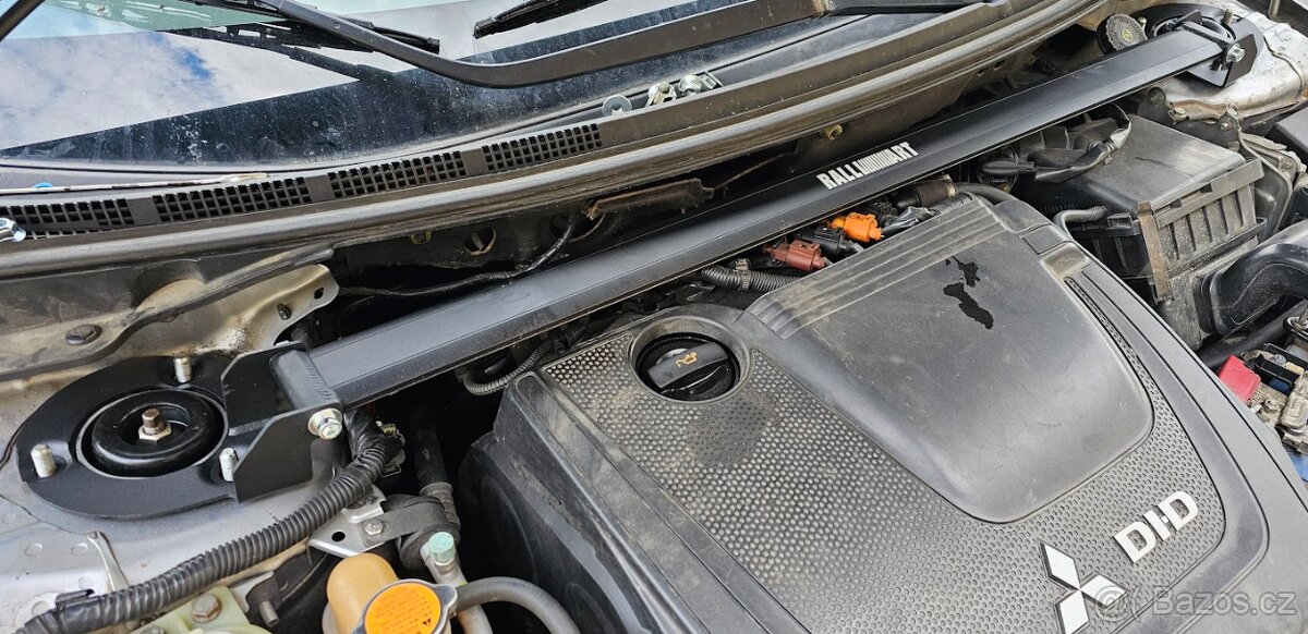 Mitsubishi Lancer Vzpěra tlumičů