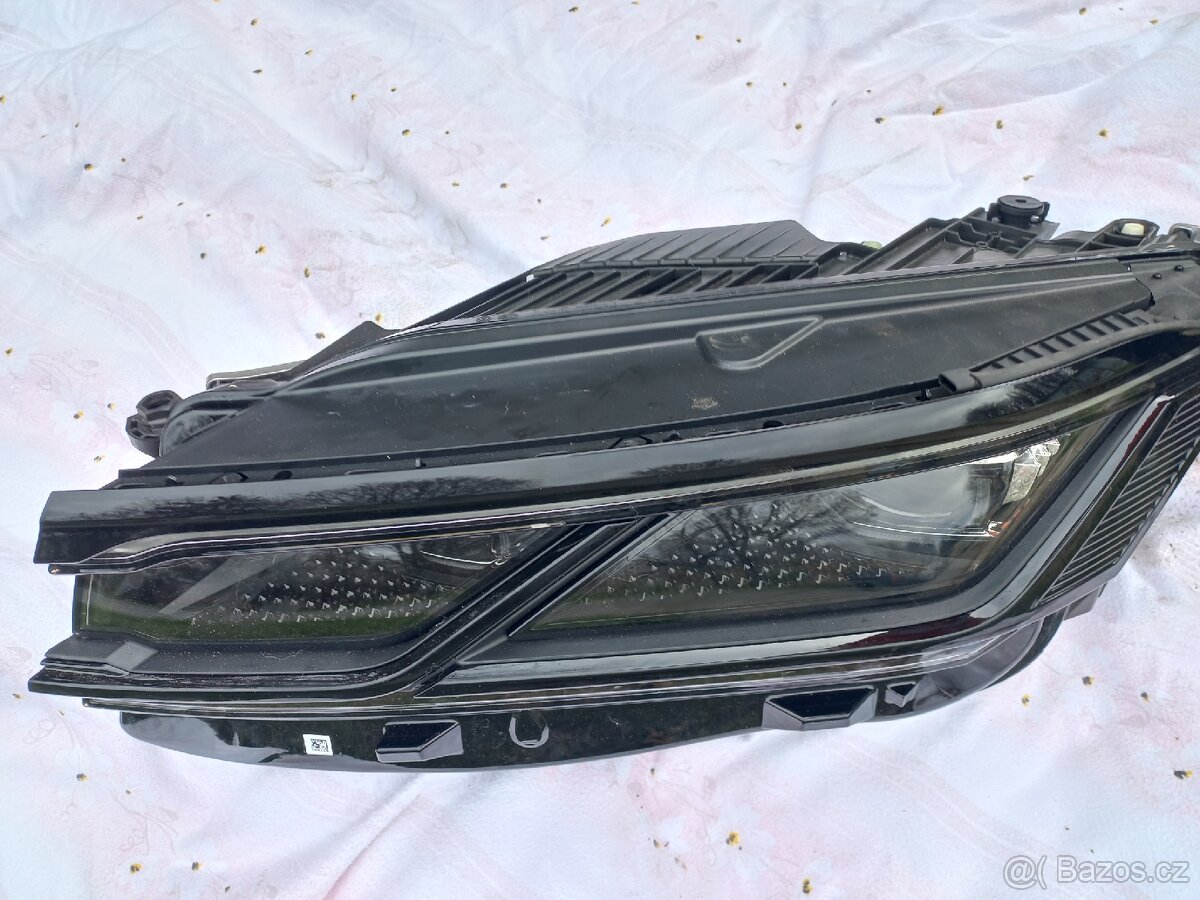 VW Touareq 3 prave predni svetlo