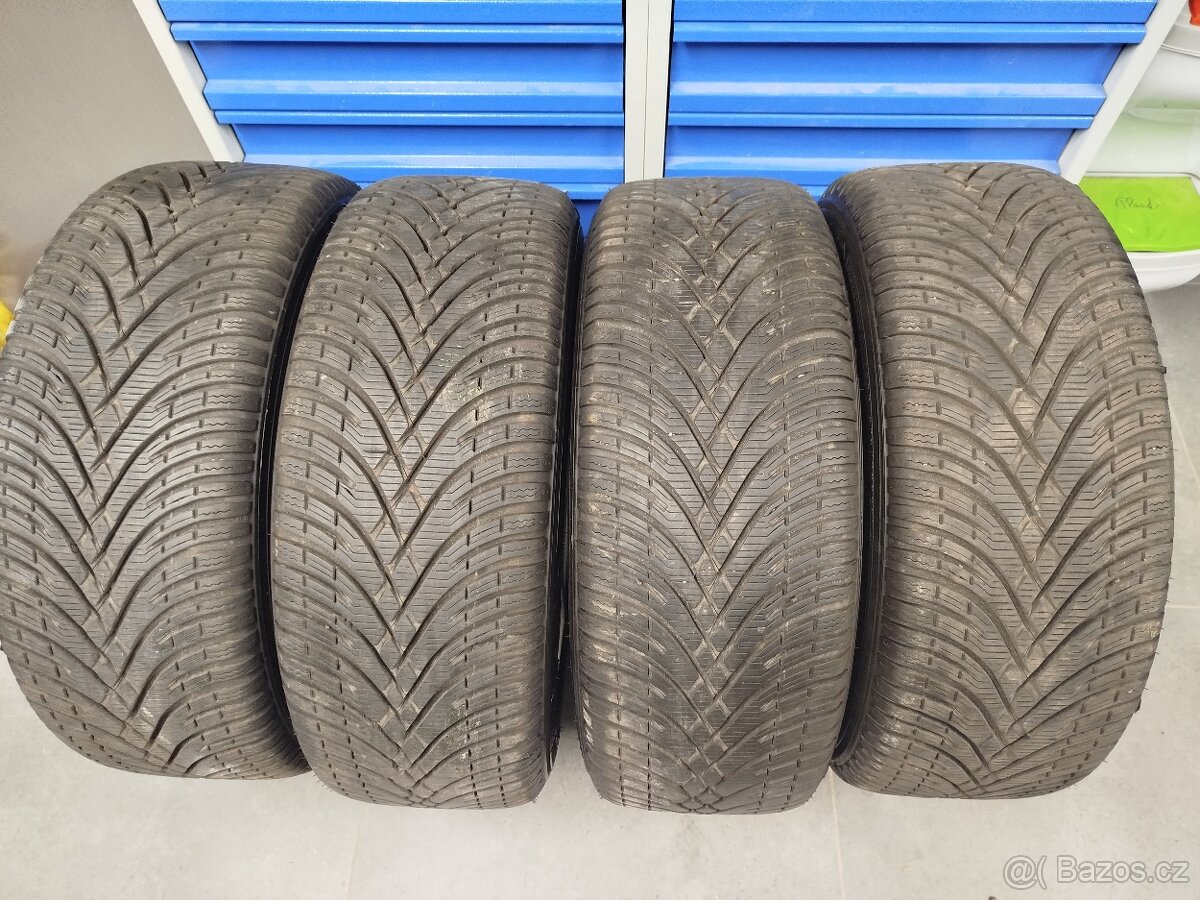 Zimní pneu 215/50/17