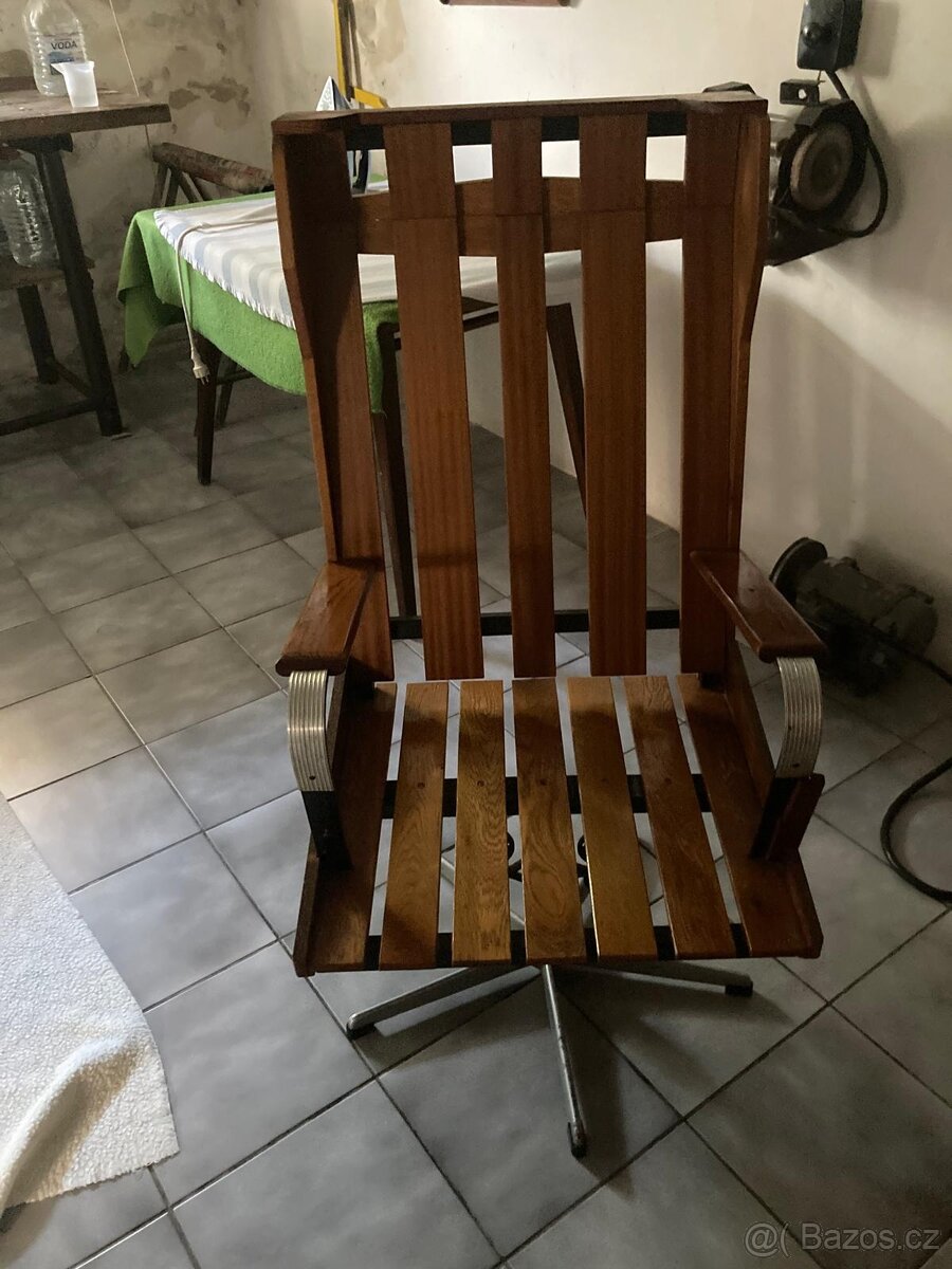 Prodám dřevěné křeslo
