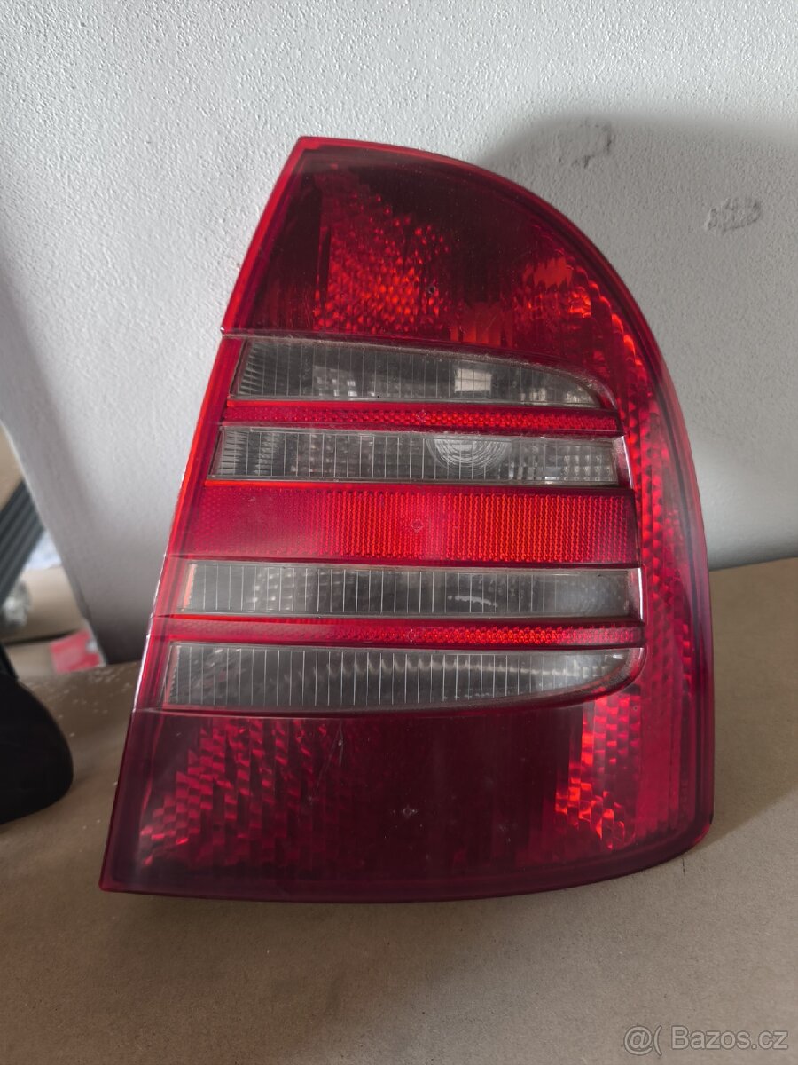 Pravé zadní světlo Škoda Superb 1