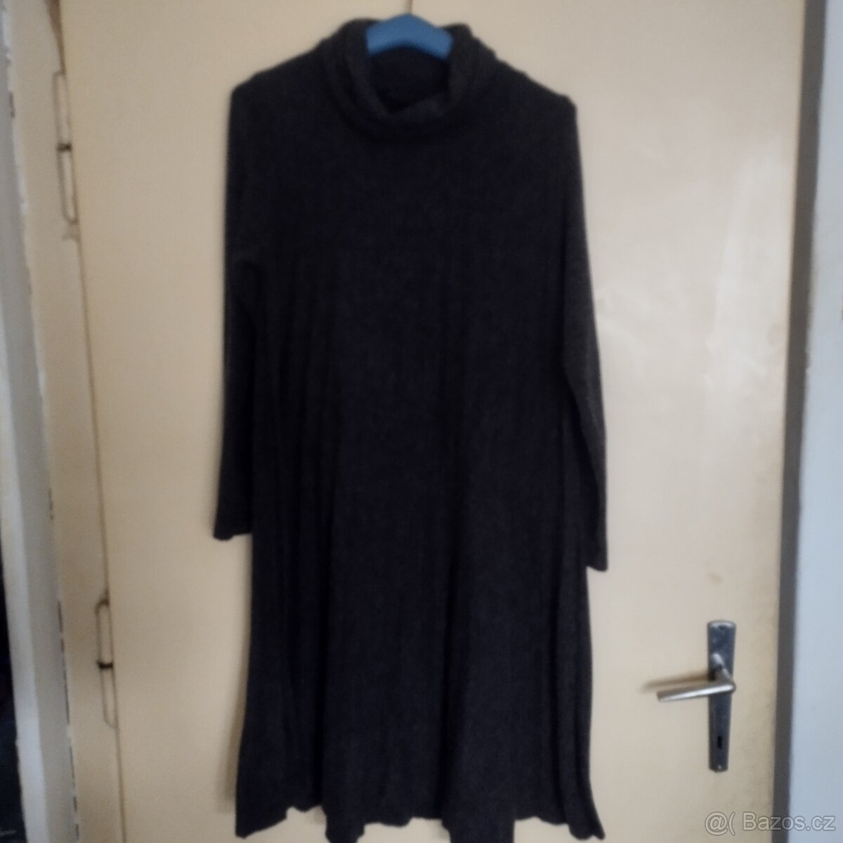 rolákové teplé šaty