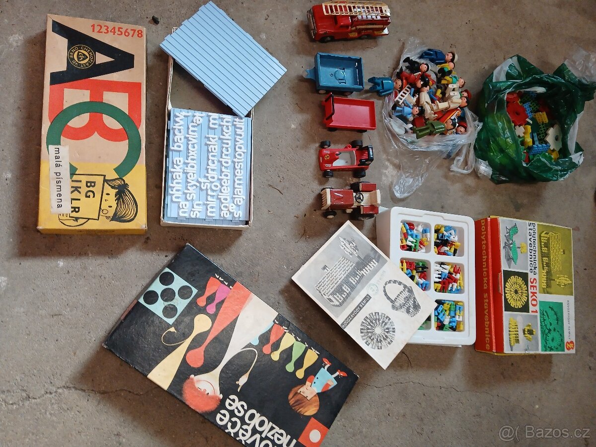Staré hračky a stavebnice