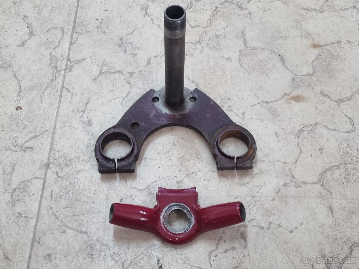 Jawa pérák FJ nebo Ogar - spodní brýle a držák řidítek.