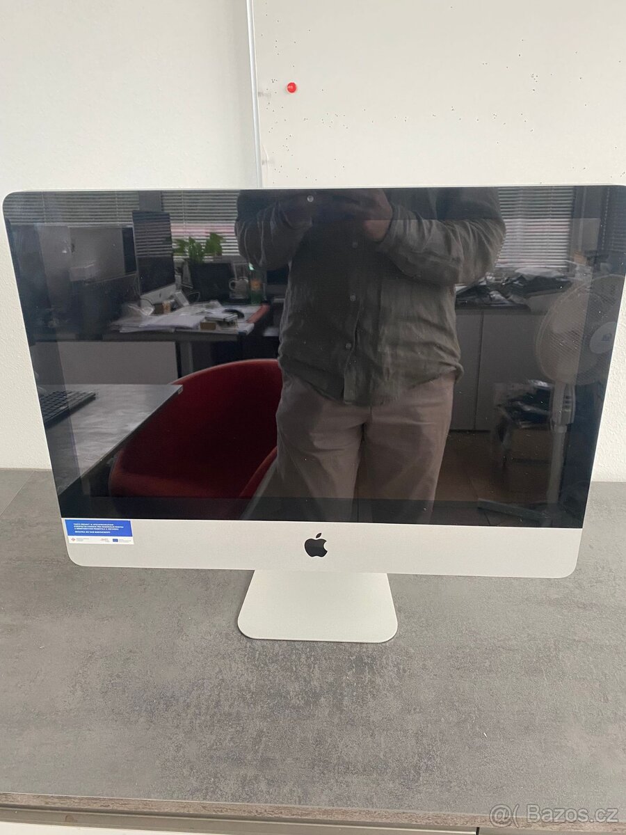 Apple iMac 21.5" – i3 / 4 GB RAM / 500 GB HDD