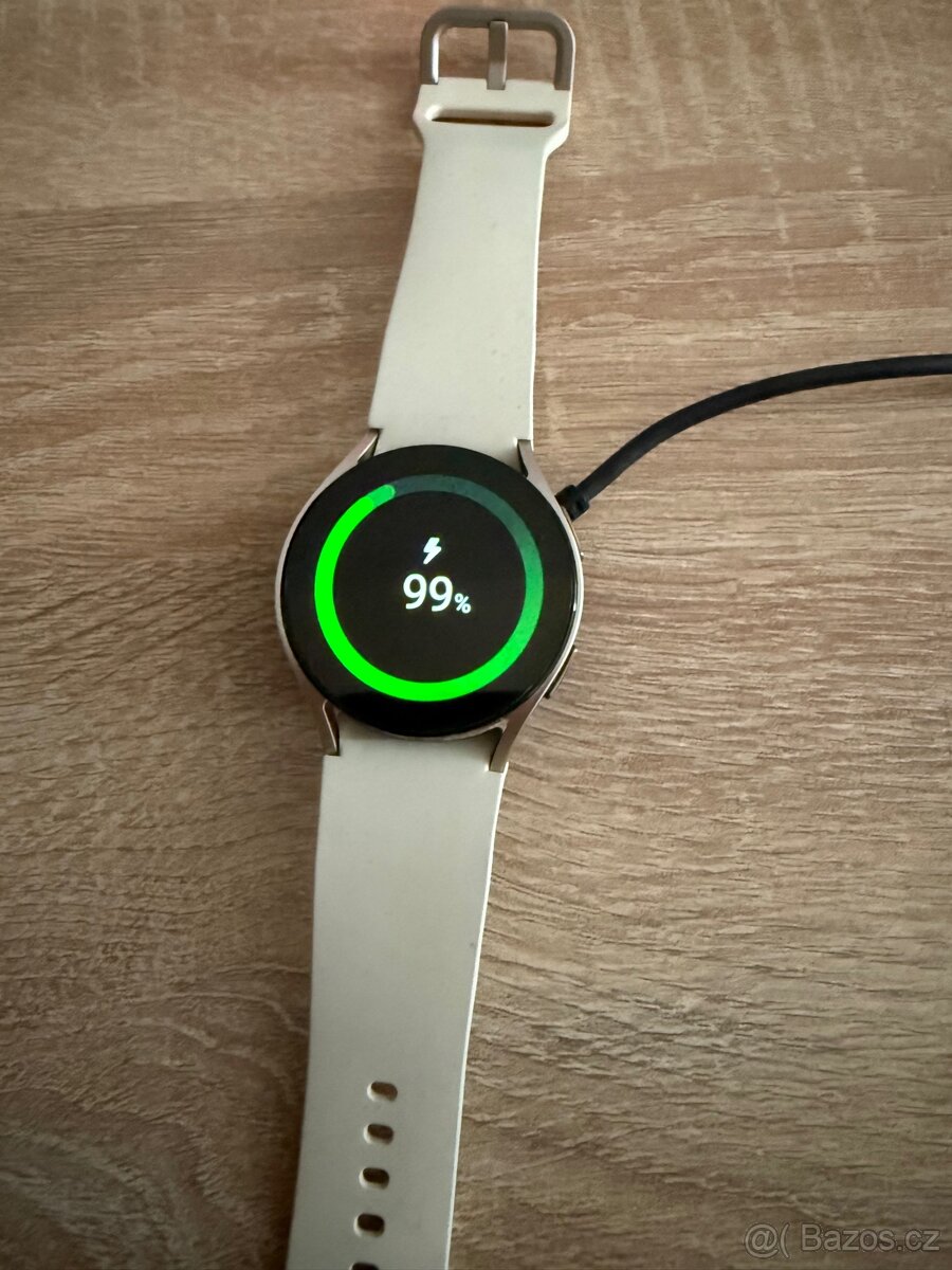 Chytré hodinky Samsung Galaxy Watch 6 40mm - zlaté