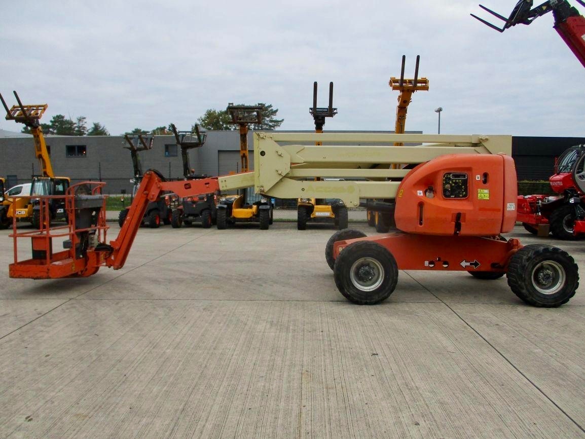 TERÉNNÍ KLOUBOVÁ PLOŠINA JLG 510 AJ