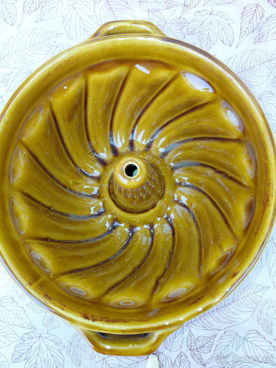 Retro stará keramická bábovka