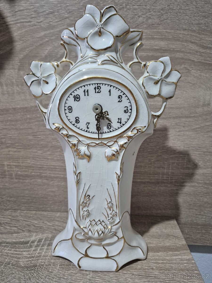 Porcelánové hodiny - secesní dekor