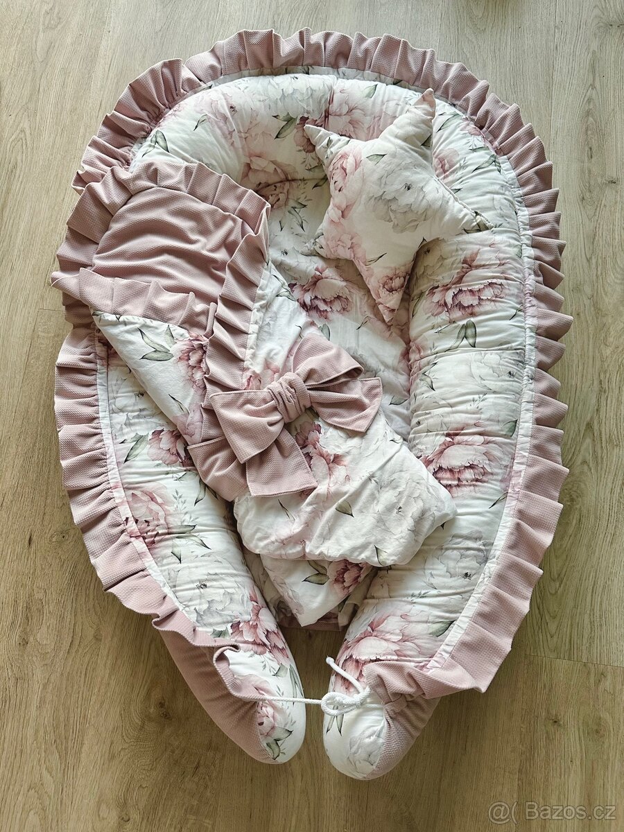 Velké hnízdečko, zavinovačka a polštářek