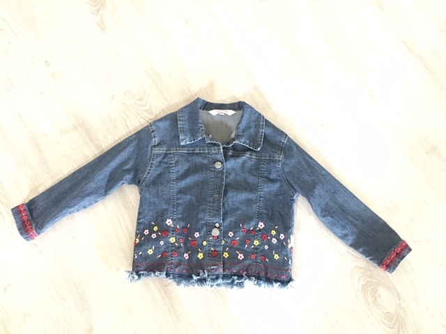 Různé dívčí riflové bundičky