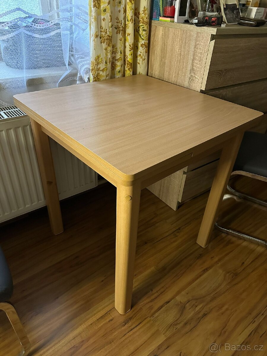 Prodám jídelní stůl
