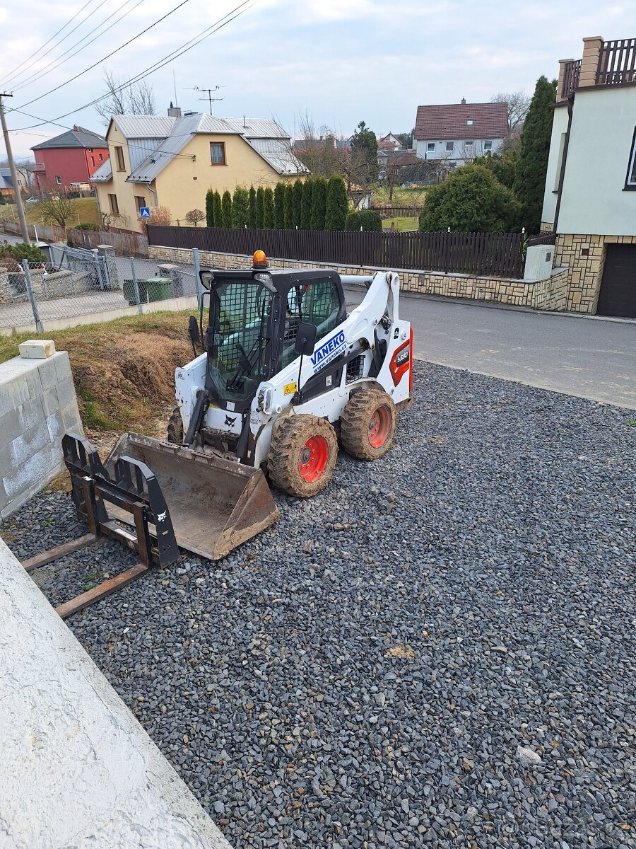 Smykem řízený nakladač Bobcat S 590