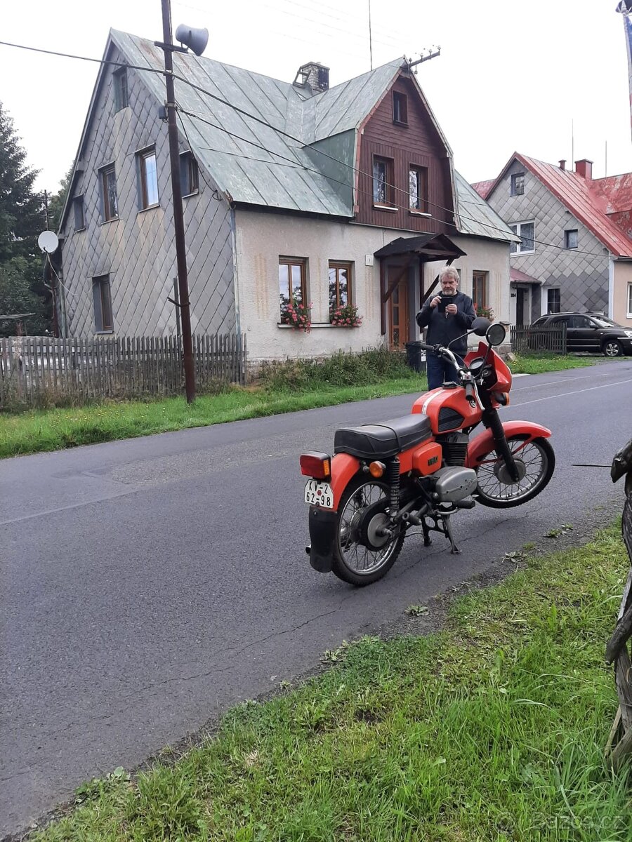 moto ČZ 180