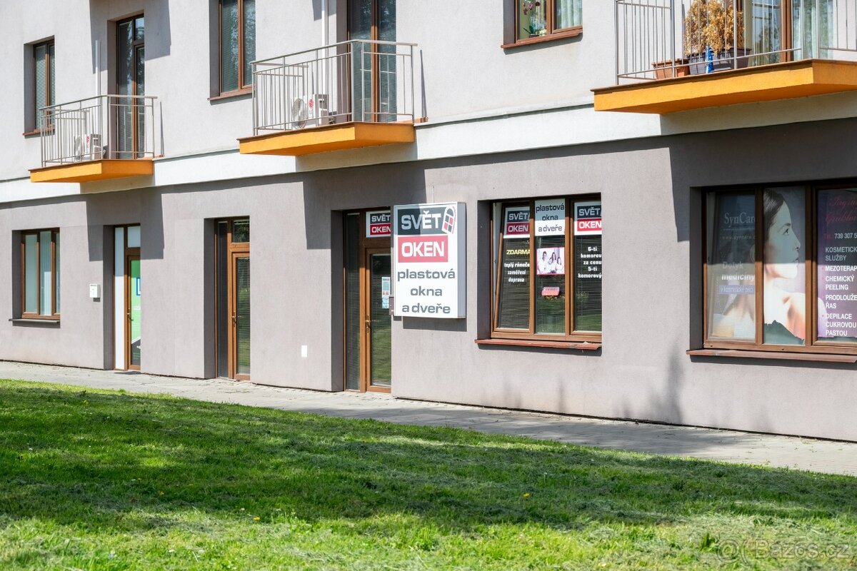 Pronájem obchodních prostor 81,8m2, Zelené nám., Uh.Hradiště