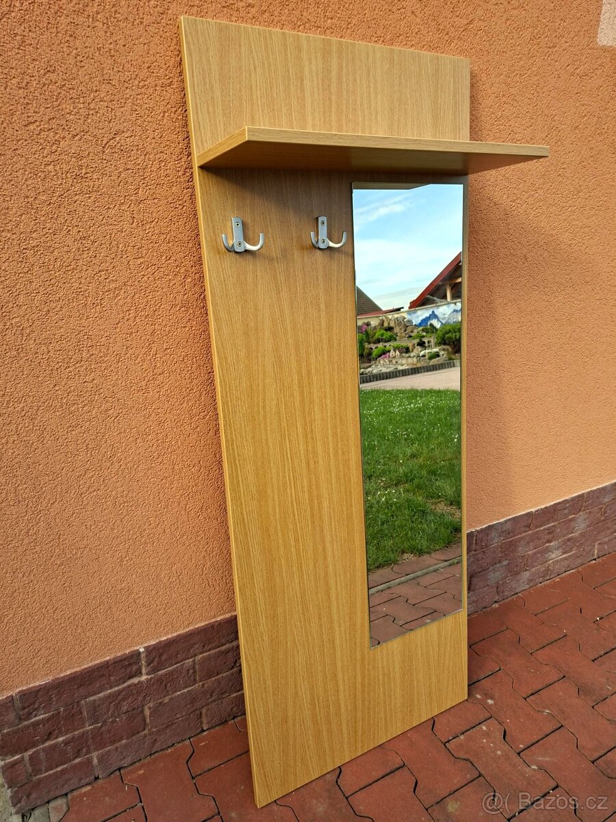 Věšáková stěna