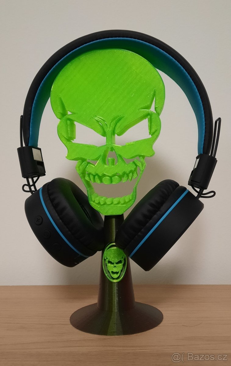 Stojánek na sluchátka lebka