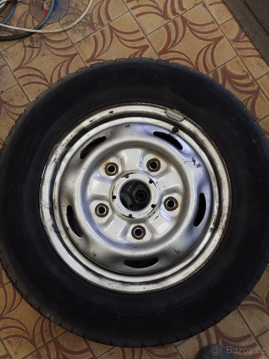 letní pneu 195/70C R15 s disky na Ford Transit