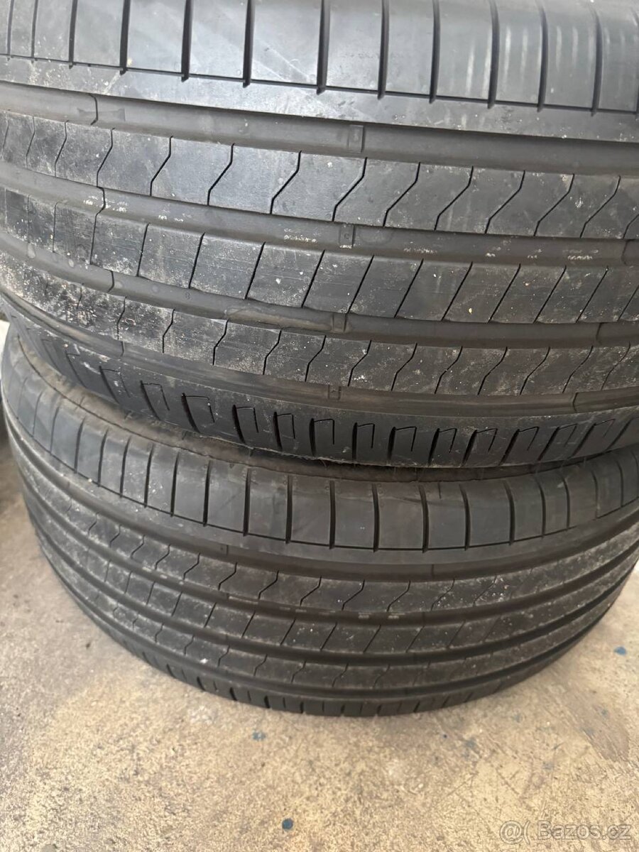 letní pneu 275/40/22 2 ks