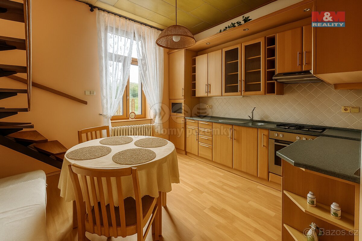 Prodej bytu 3+1, 117 m²,OV, s garáží, Louny, ul. Poděbradova
