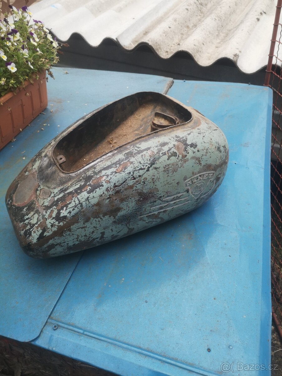 Manet 90 nádrž