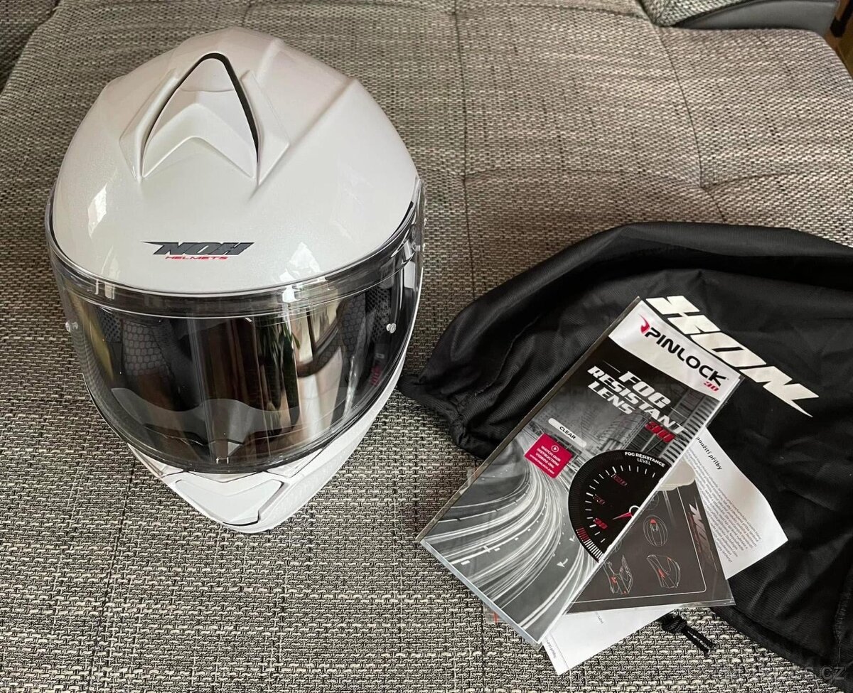 Bílá Helma na motorku NOX N960