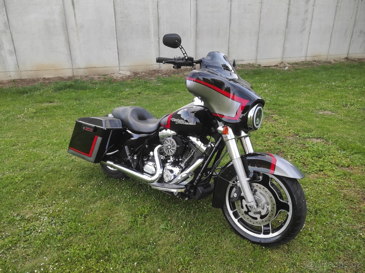 HARLEY DAVIDSON FLHX Street Glide