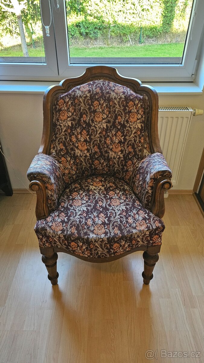 Starožitný nábytek