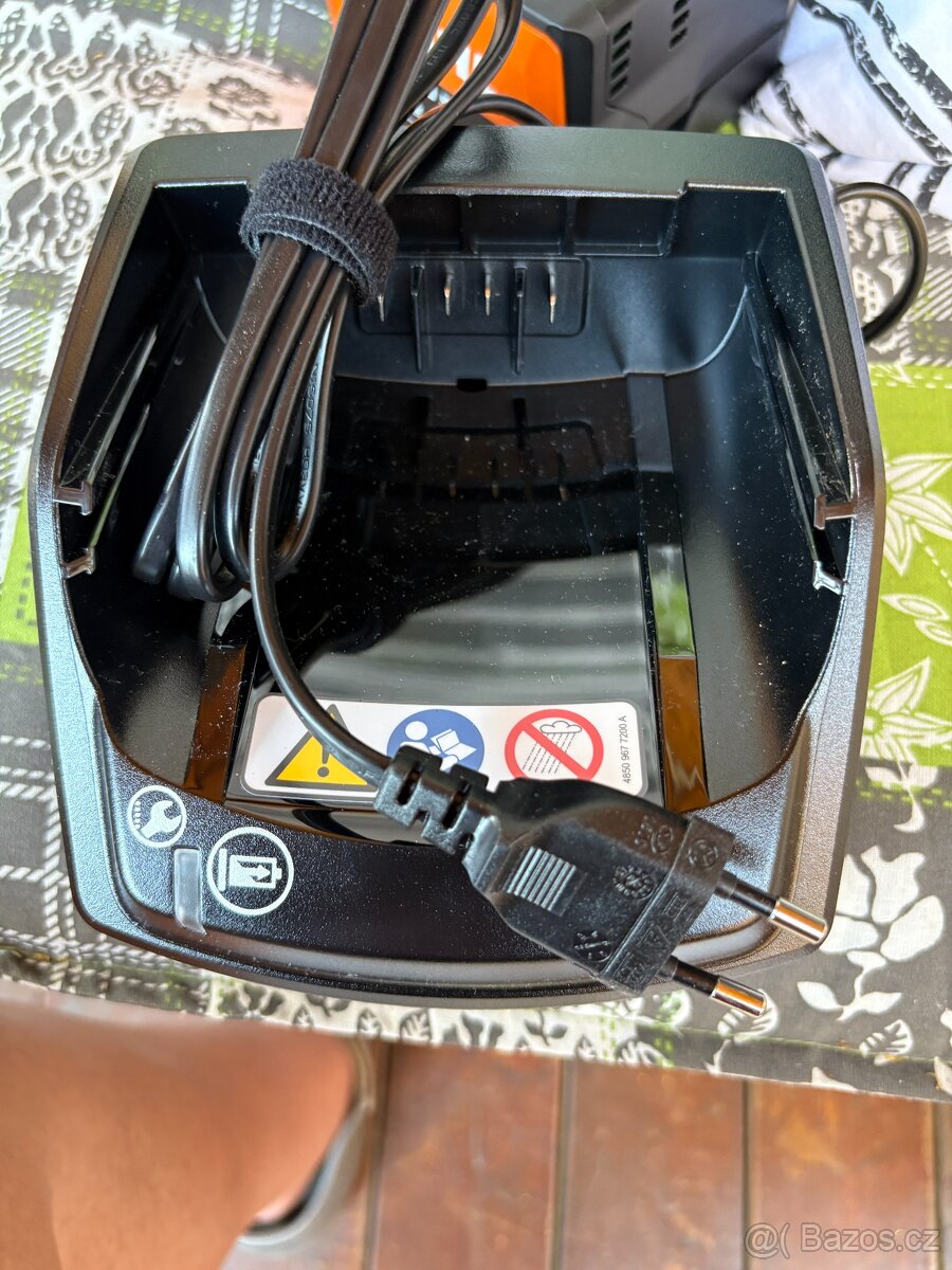 STIHL AKU nabíječka akumulátorů AL 101 , nová , záruka