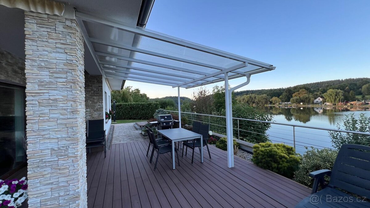 Přístřesěk na pergolu