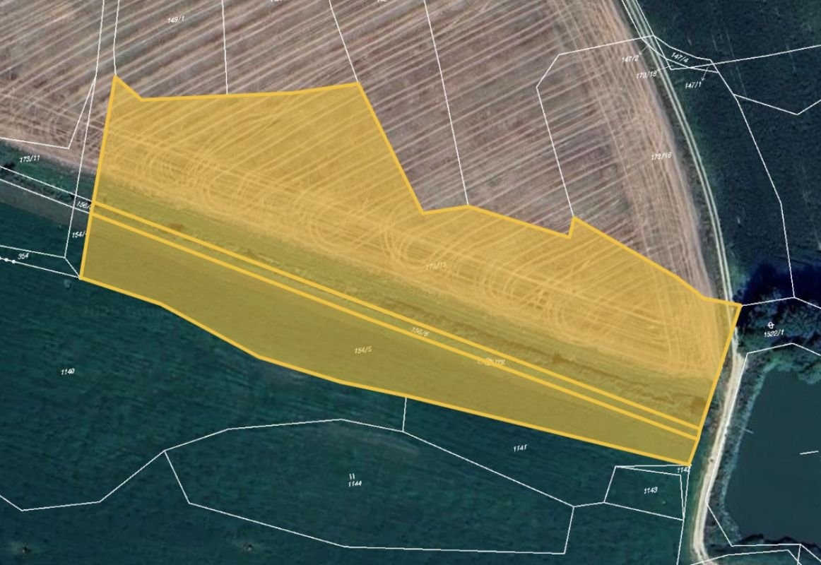 Prodej podílu 3/8 pole 10 992 m², Hrazany