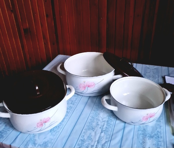 Sada smaltovaný hrnců