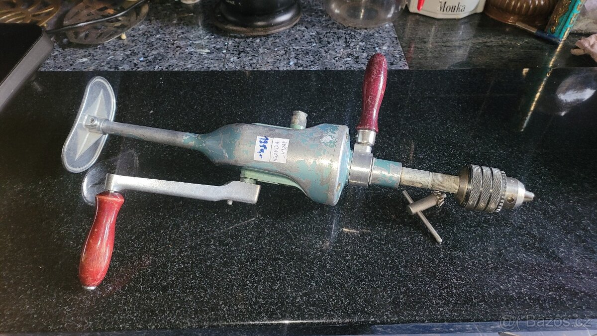 Starožitná ruční vrtačka